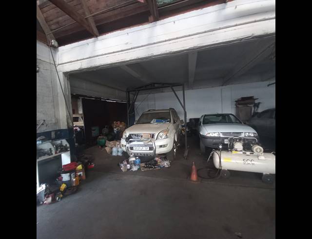 270M² WAREHOUSE TO LET IN CITY WEST